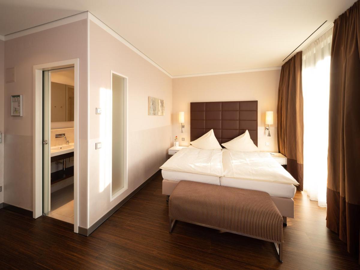 Hotel Eberhards Am Wasser Битигхайм-Биссинген Экстерьер фото